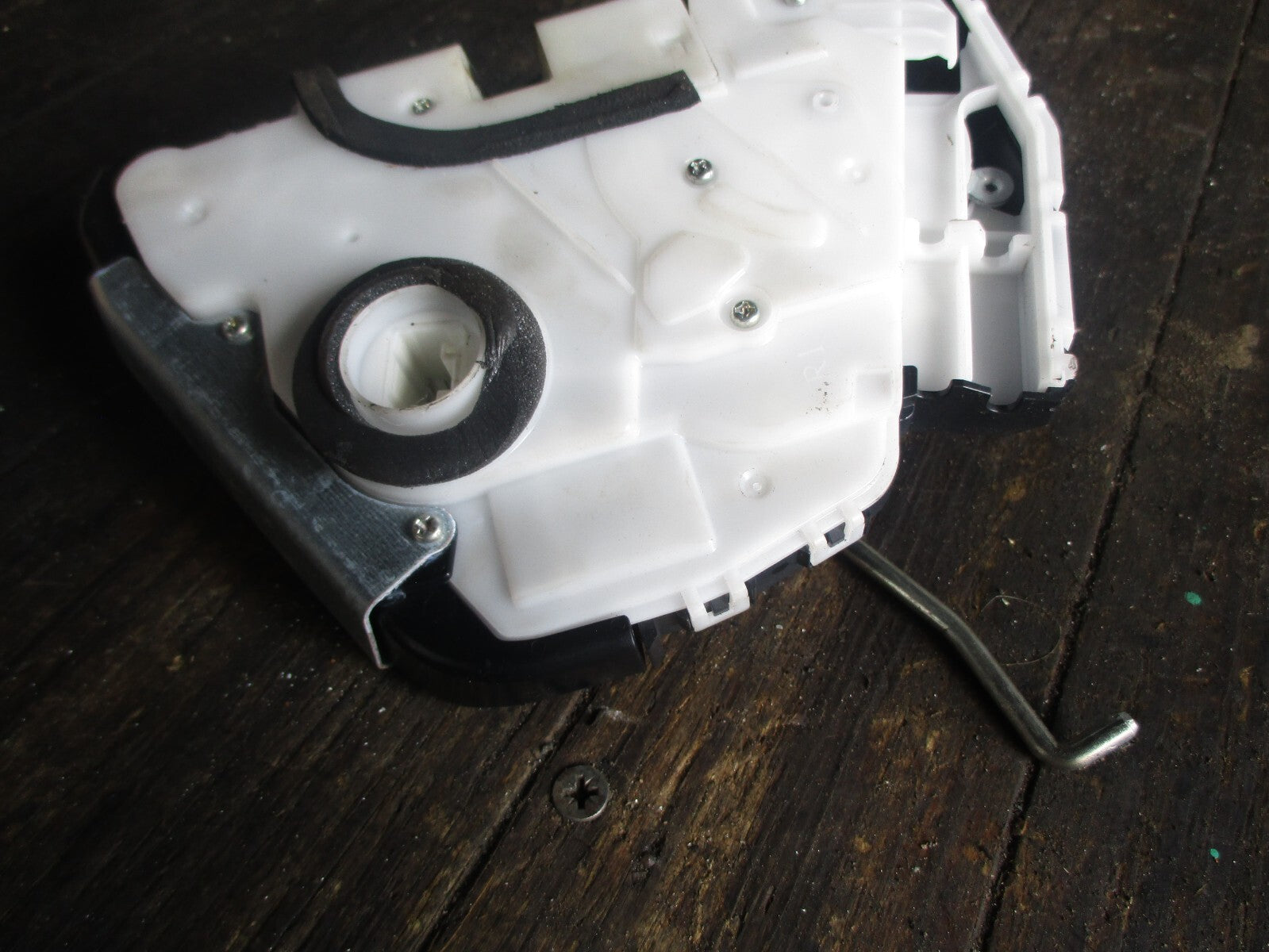 SUZUKI SWIFT 2020 MK4 OSF DRIVER SIDE FRONT DOOR LOCK MECHANISM