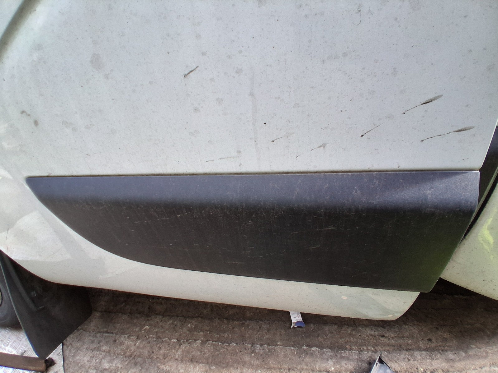 2024 RENAULT MASTER MK3 NSF PASSENGER SIDE FRONT DOOR MOULDING TRIM