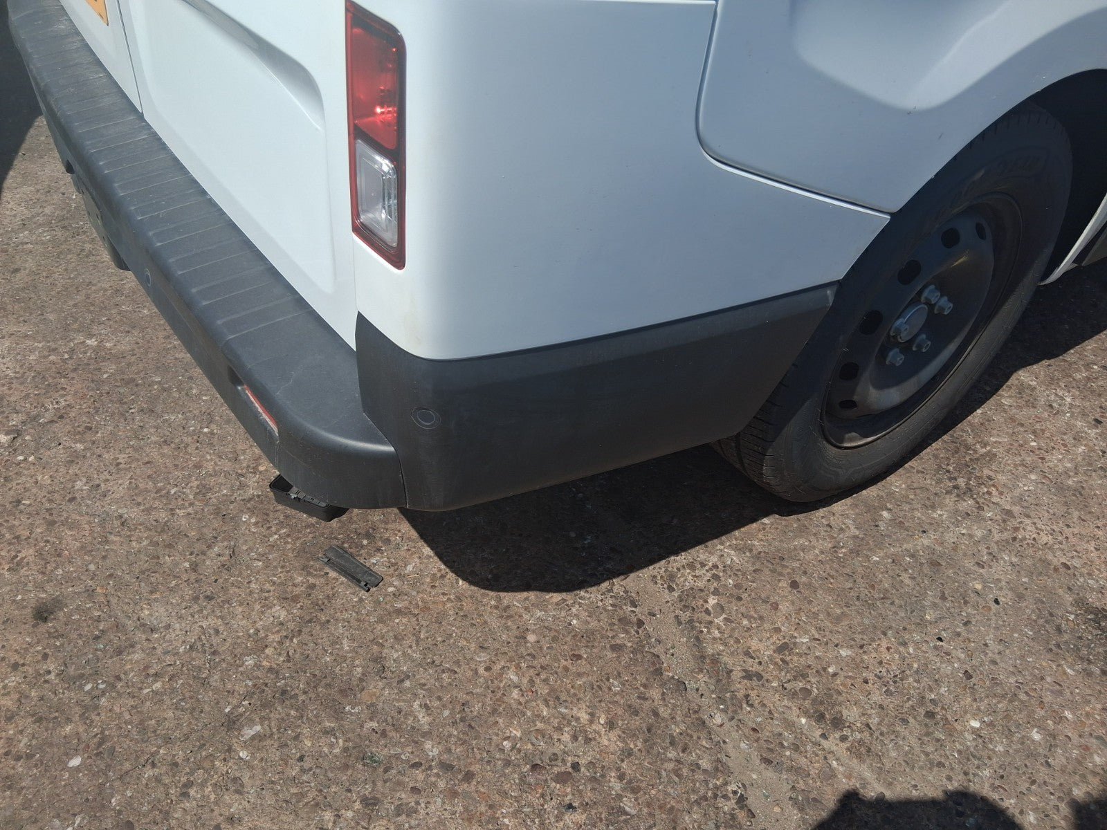 2025 RENAULT TRAFIC X82 MK3 OSR DRIVER SIDE REAR RIGHT BUMPER CORNER WITH LIGHT