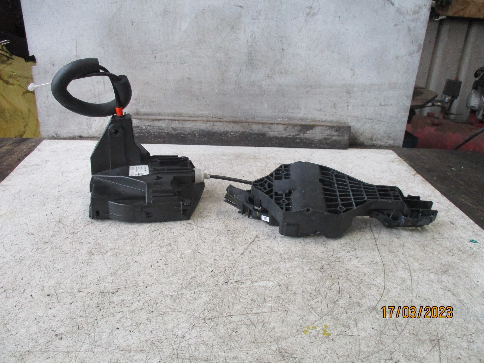 JAGUAR XE 2017 NSR PASSENGER SIDE REAR DOOR LOCK MECHANISM HX7324995CA