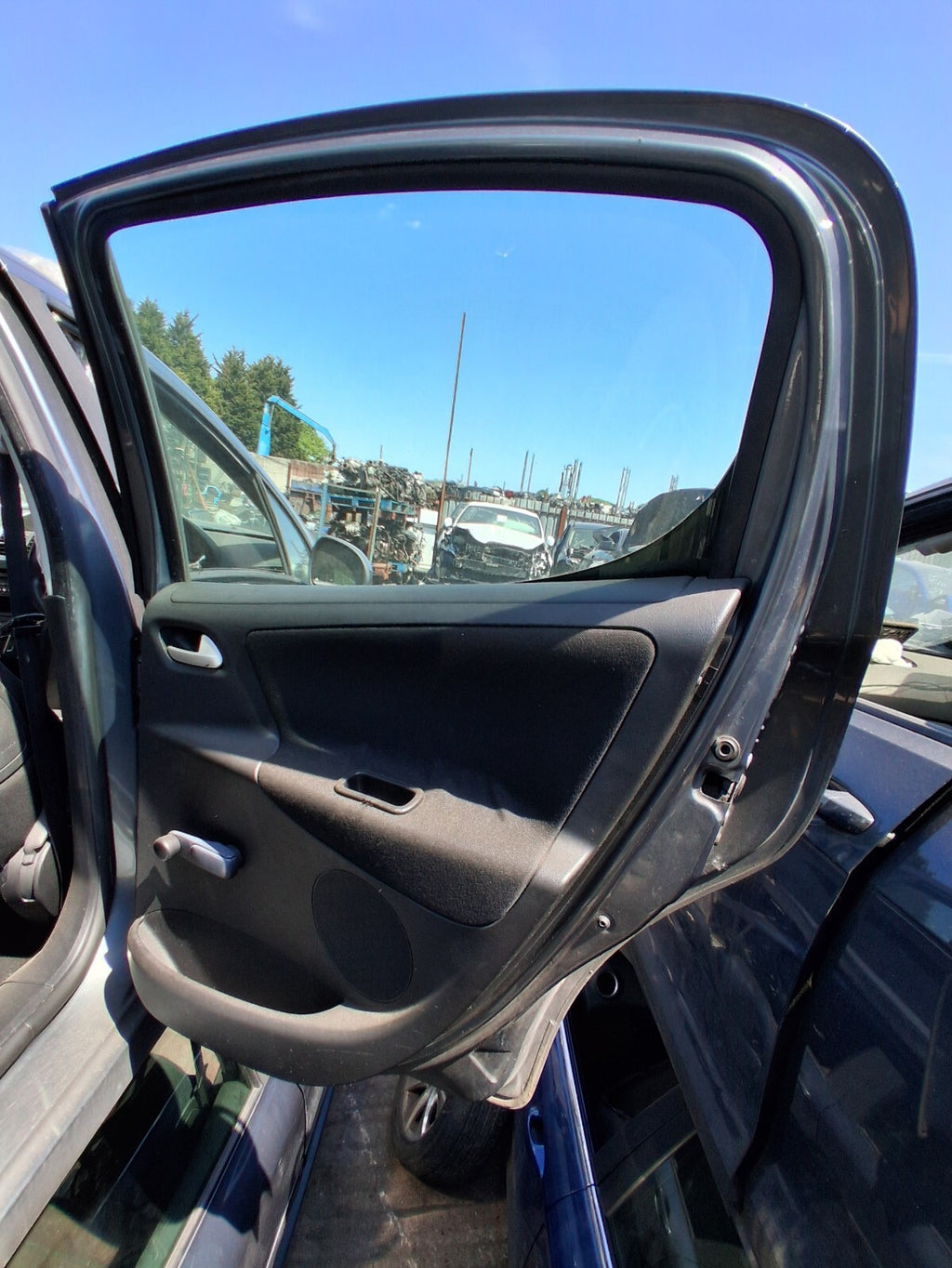2009 PEUGEOT 207 OSR DRIVER SIDE REAR COMPLETE DOOR GRIS THORIUM METALLIC KTHC