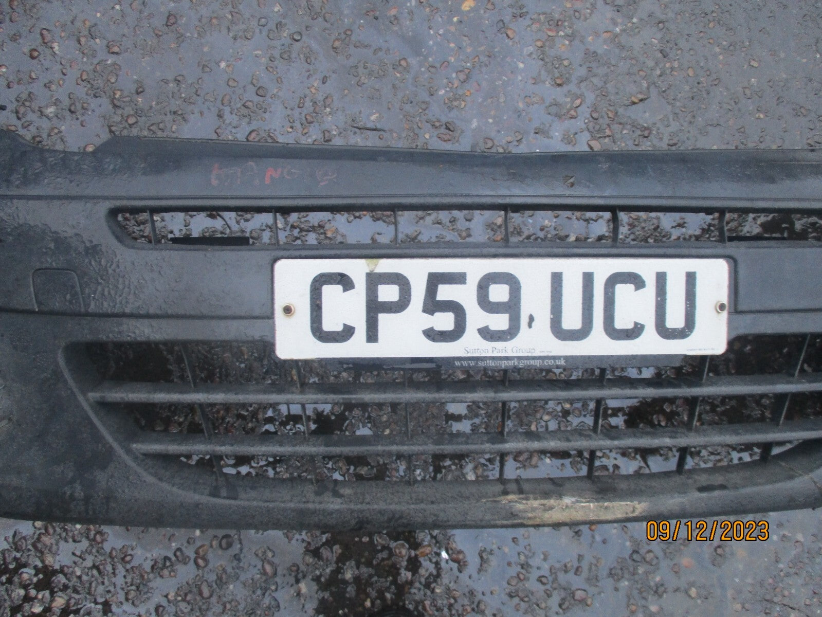 2010 RENAULT KANGOO MK2 FRONT BUMPER COMPLETE BLACK PLASTIC WITH GRILL