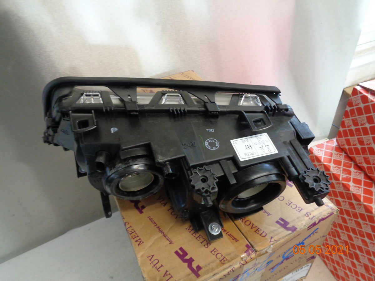 BMW 3 SERIES E46 1998 2001 OS DRIVER SIDE CHROME HEADLIGHT 471112121 20B701A12B