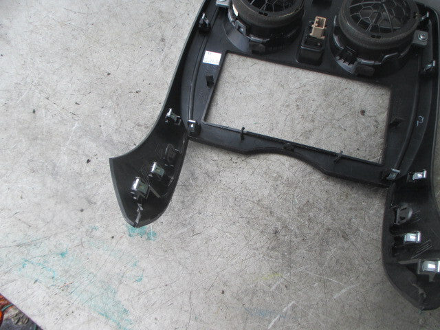 NISSAN NOTE E12 2015 CENTER AIR VENT RADIO SURROUND 682603VV0A