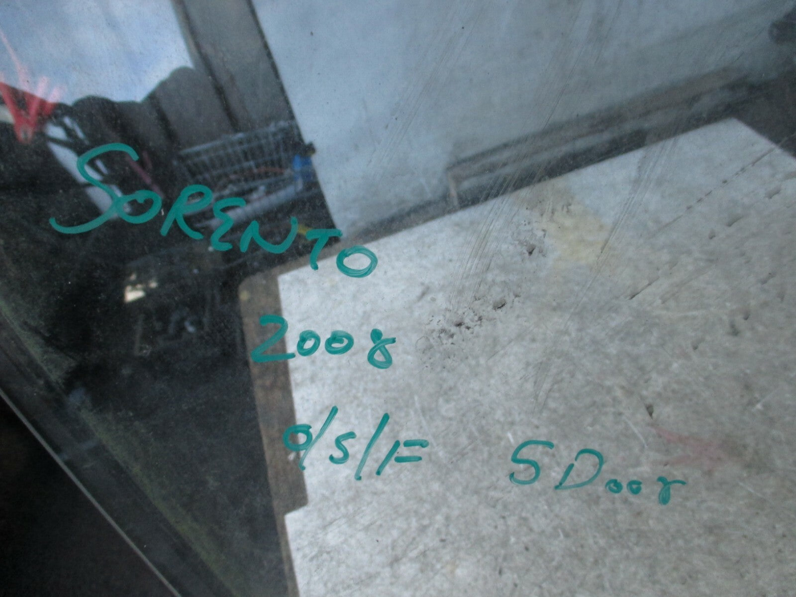 KIA SORENTO 2008 MK1 OSF FRONT DRIVER SIDE WINDOW GLASS