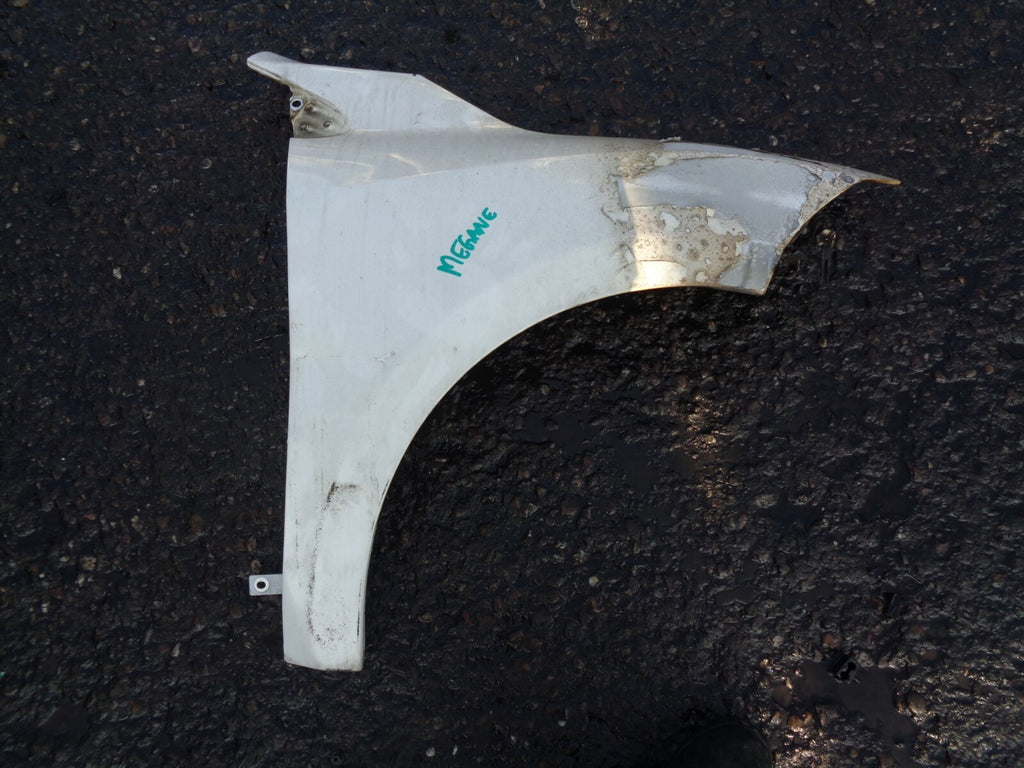 RENAULT MEGANE MK3 OS DRIVER SIDE FRONT WING PANEL DAMAGED