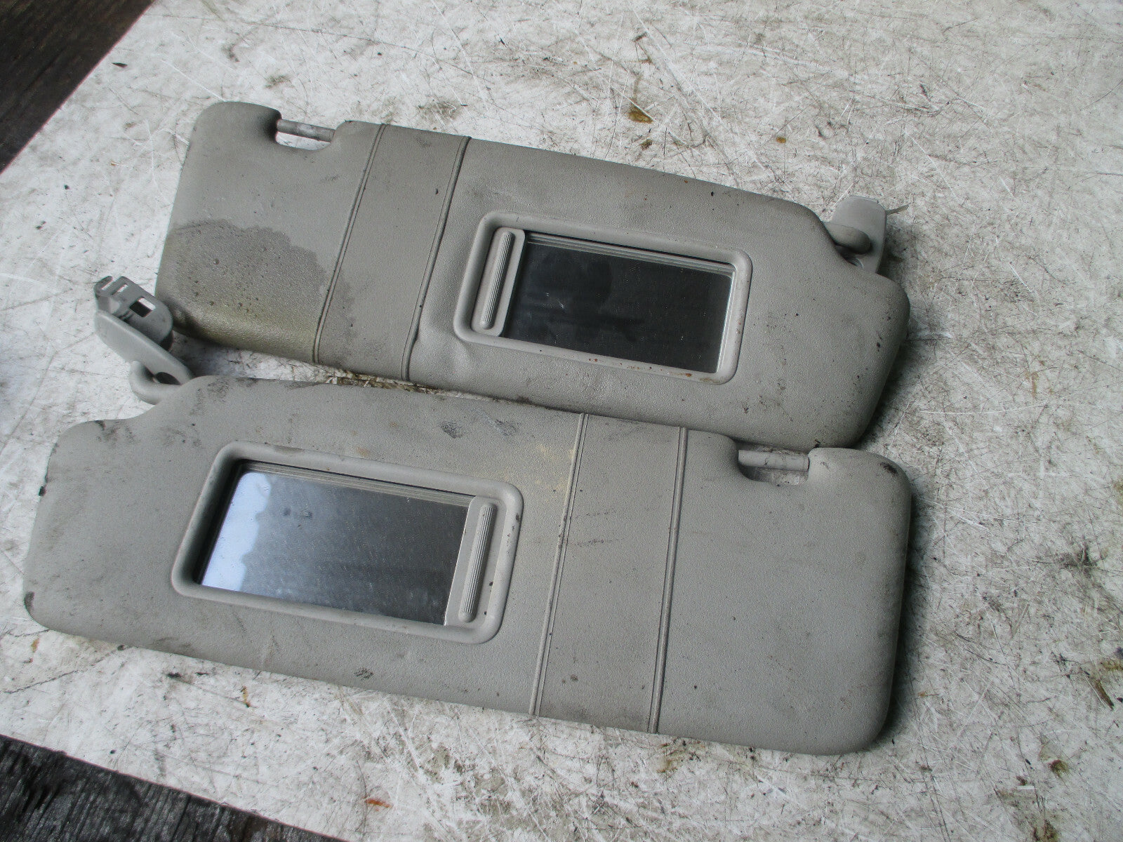 AUDI A3 2005 NSF OSF PASSENGER DRIVER SIDE FRONT SUN SHADE VISOR SET MIRROR GREY