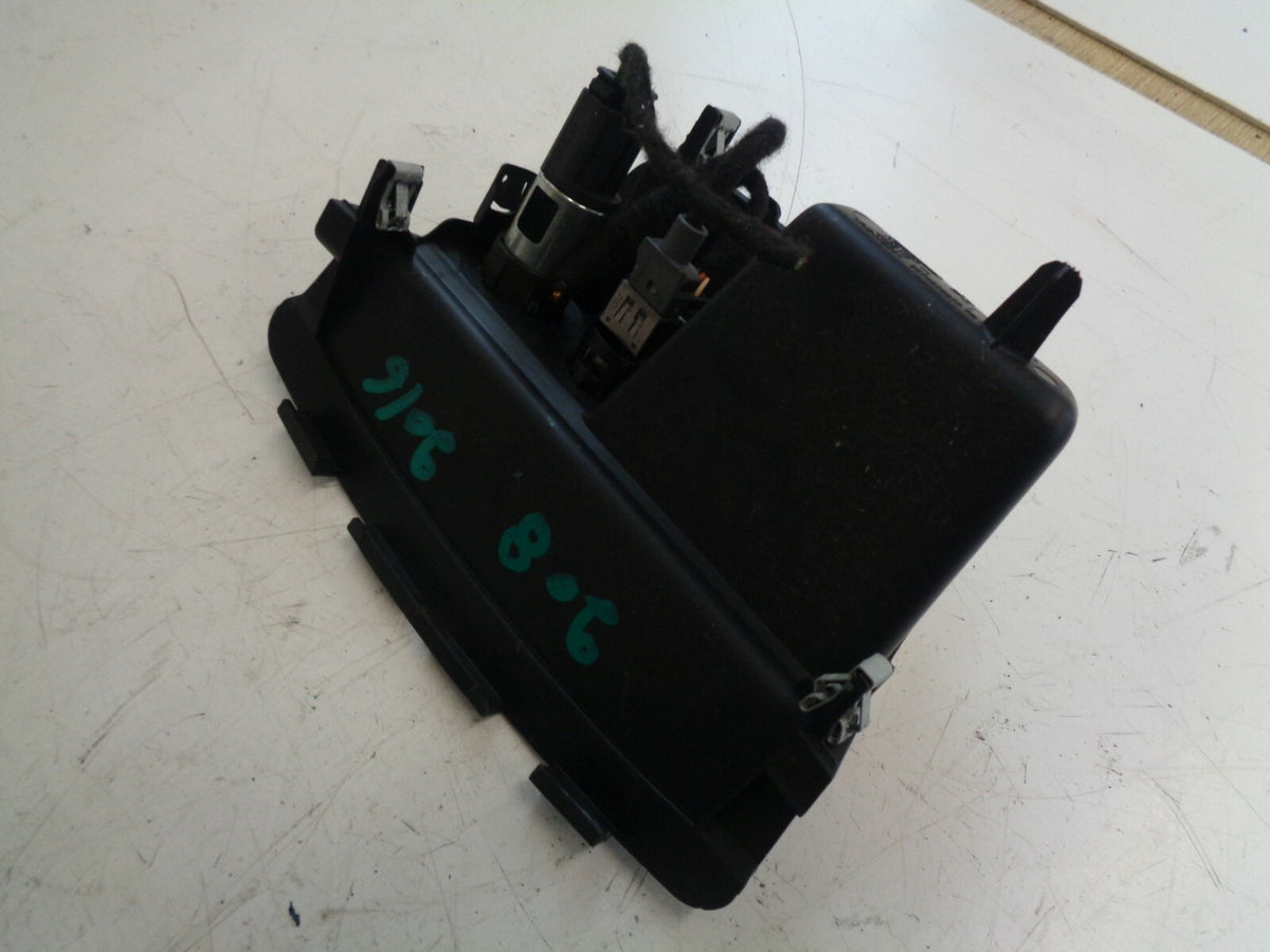 PEUGEOT 208 2016 MK1 AUX USB PORT INPUT POWER SOCKET 9674655277