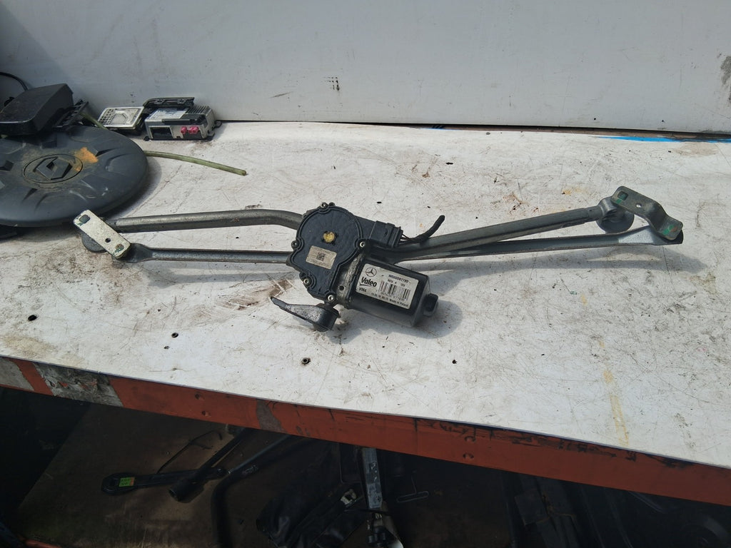 2018 MERCEDES SPRINTER W907 FRONT WINDSCREEN WIPER MOTOR LINKAGE A9108200500
