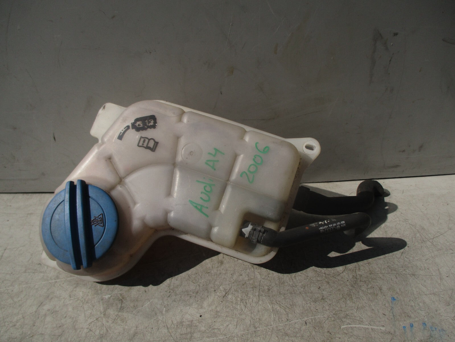 2006 AUDI A4 B7 WATER COOLANT RADIATOR EXPANSION TANK 8E0121403