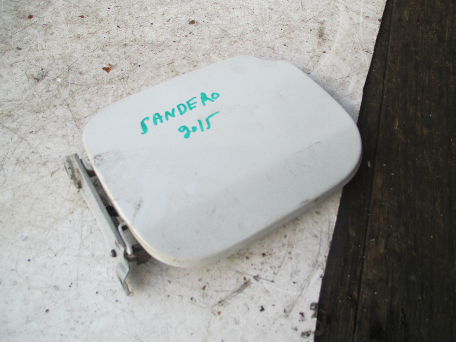 DACIA SANDERO 2015 MK2 FUEL FILLER FLAP COVER WHITE