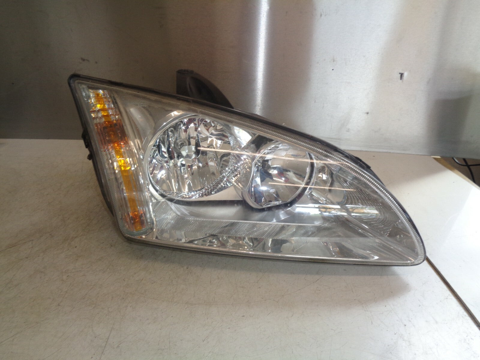 FORD FOCUS MK2 2007 PREFACELIFT OS DRIVER SIDE FRONT HEADLIGHT HEADLAMP