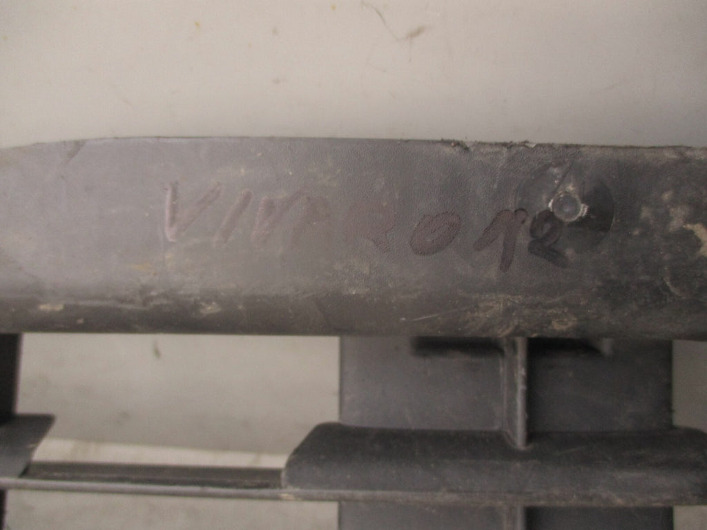 2012 VAUXHALL VIVARO MK1 X83 FRONT BUMPER CENTRE BRACKET 620300102R