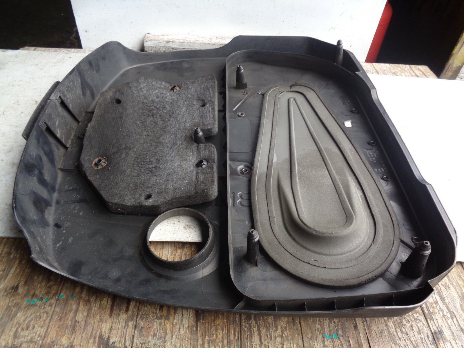 BMW 520 5 SERIES F10 F11 2012 DIESEL ENGINE TOP COVER 8510475