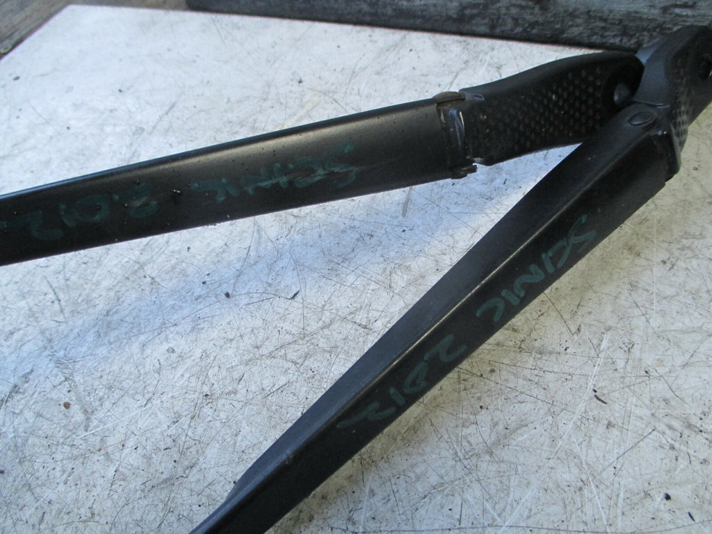 AUDI A1 2015 8X FRONT WINDSCREEN WIPER ARM & BLADES