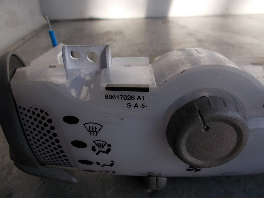 TOYOTA AYGO 2013 MK1 CLIMATE CONTROL UNIT MODULE 69617026