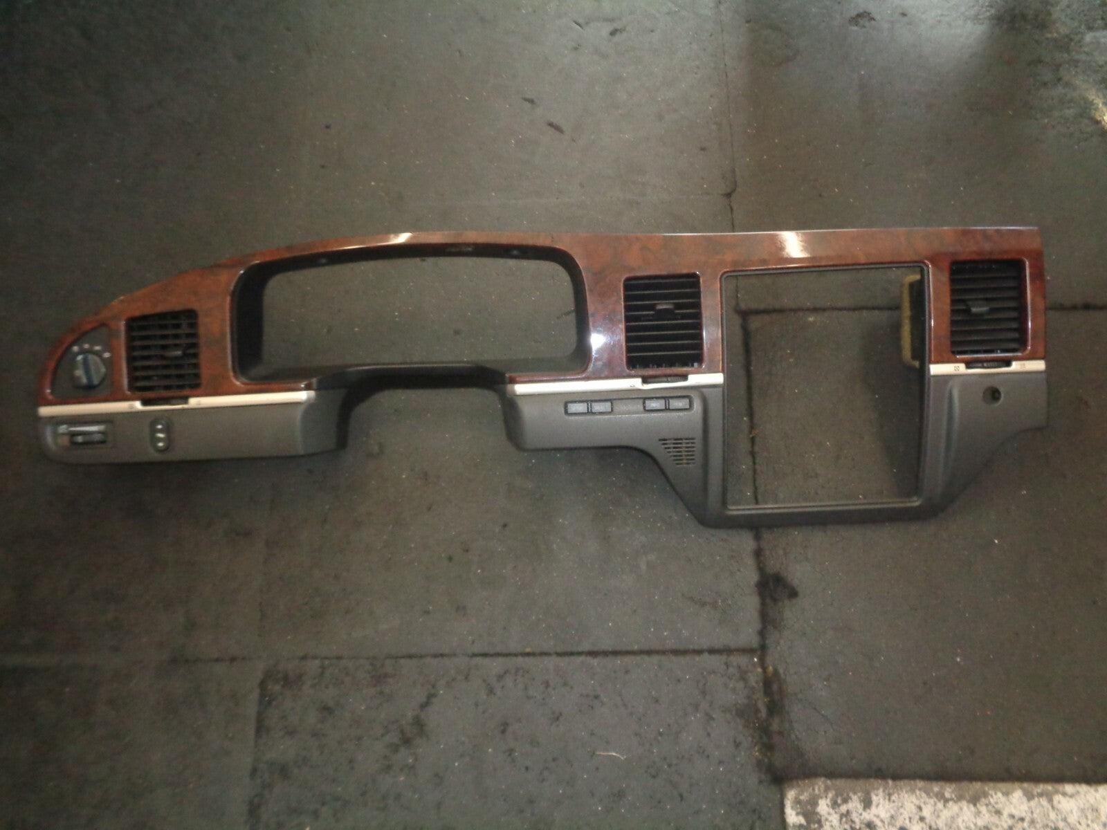 LINCOLN TOWN CAR LIMOUSINE FRONT DASH TRIM PANEL  6W1351011D70