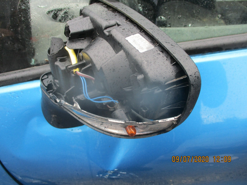 RENAULT CAPTUR 2014 MK1  PASSENGER SIDE ELCETRIC DOOR WING MIRROR WHITE DAMAGED