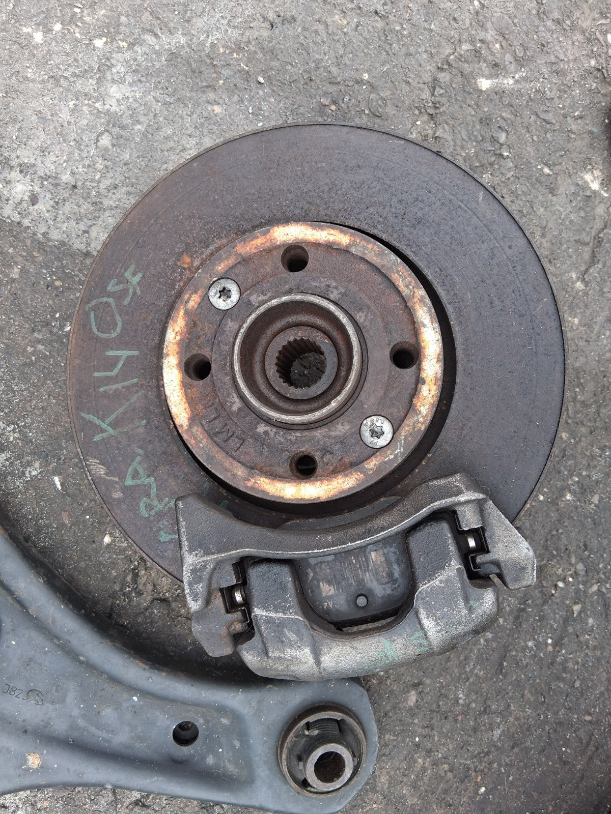 NISSAN MICRA K14 2019 1.0 PETROL OS DRIVER SIDE FRONT HUB CALIPER WISHBONE
