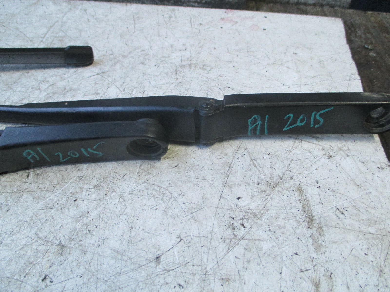 AUDI A1 2015 8X FRONT WINDSCREEN WIPER ARM & BLADES