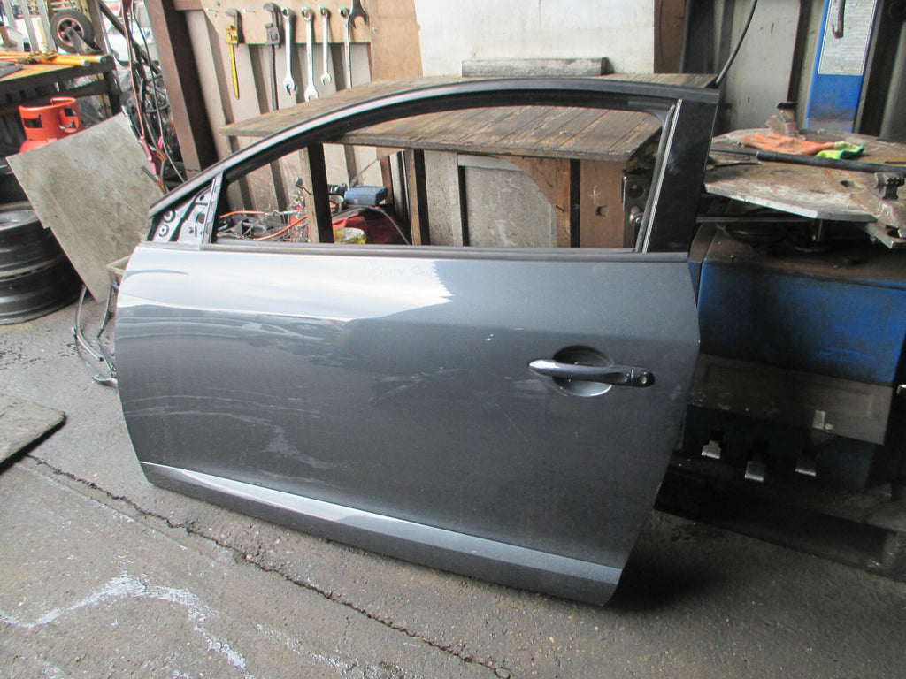RENAULT MEGANE MK3 2013 NSF PASSENGER SIDE COMPLETE DOOR GRIS ECLIPSE