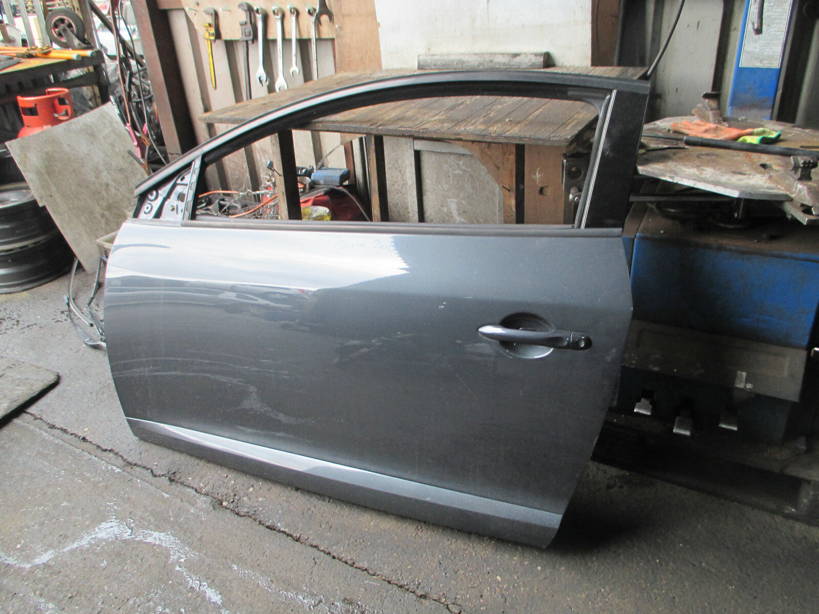 RENAULT MEGANE MK3 2013 NSF PASSENGER SIDE COMPLETE DOOR GRIS ECLIPSE