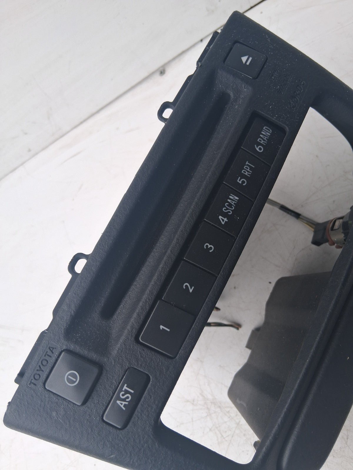 YARIS 2004 D PLAYER STEREO HEAD UNIT & SURROUND TRIM 861200D140