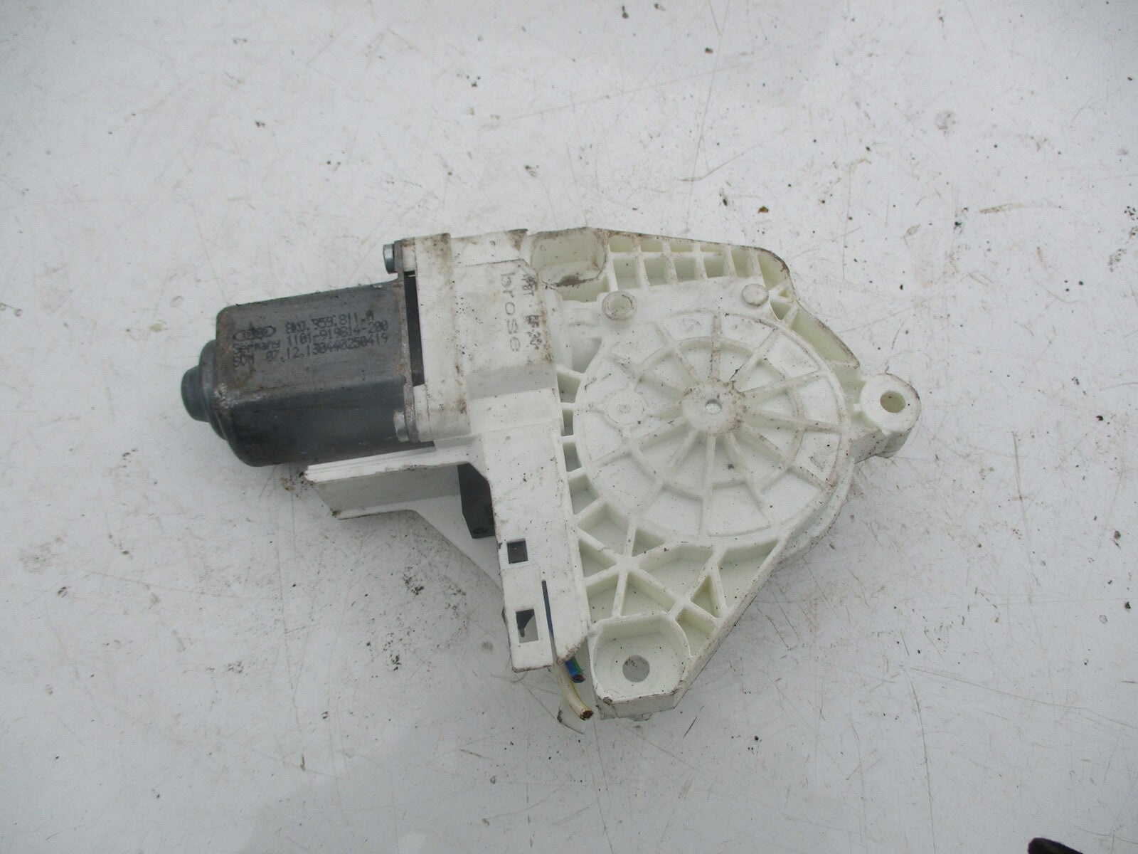AUDI A4 B7 2008 NSR PASSENGER SIDE REAR WINDOW REGULATOR MOTOR 8K0 959 811 A