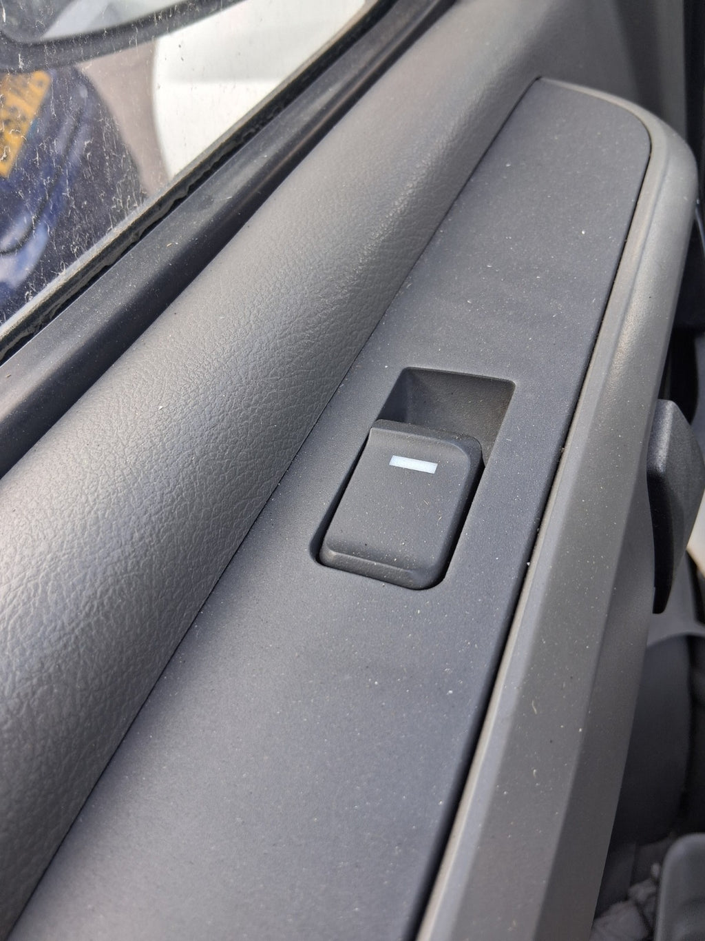 2020 SAIC LDV V80 NSF PASSENGER SIDE FRONT LEFT WINDOW CONTROL SWITCH