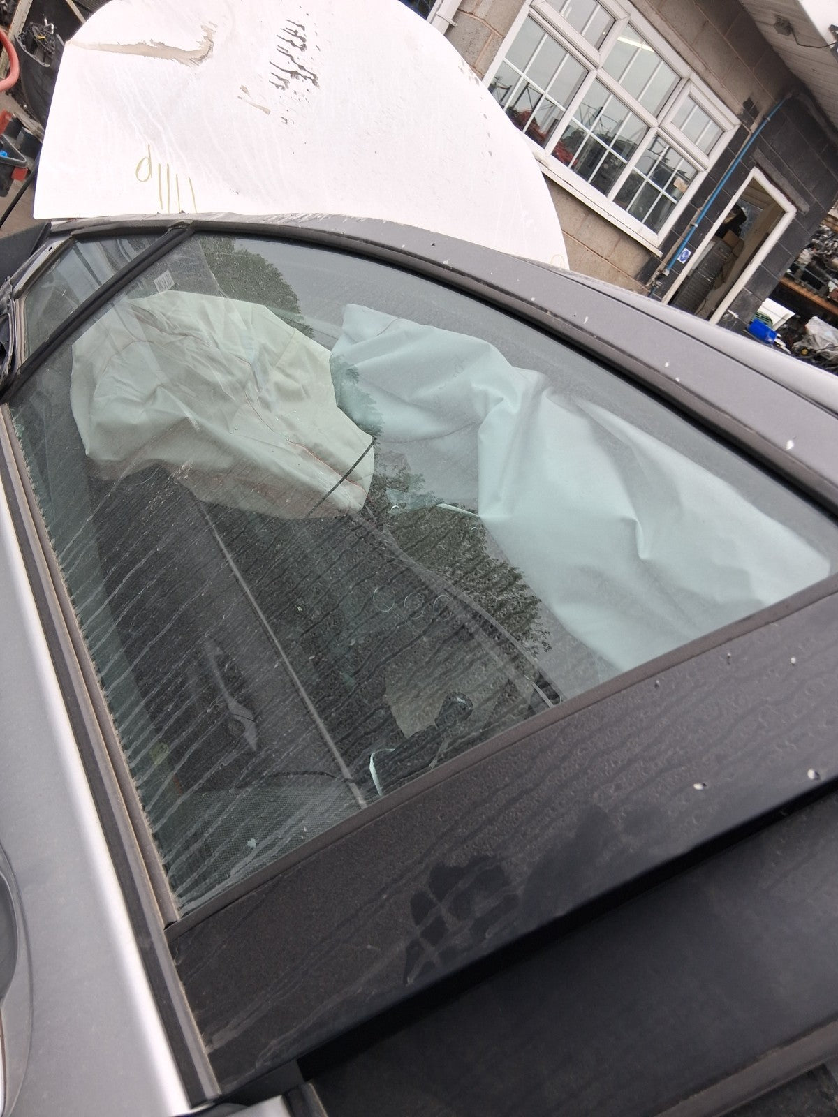 TOYOTA YARIS MK3 2019 NSF PASSENGER SIDE FRONT WINDOW GLASS