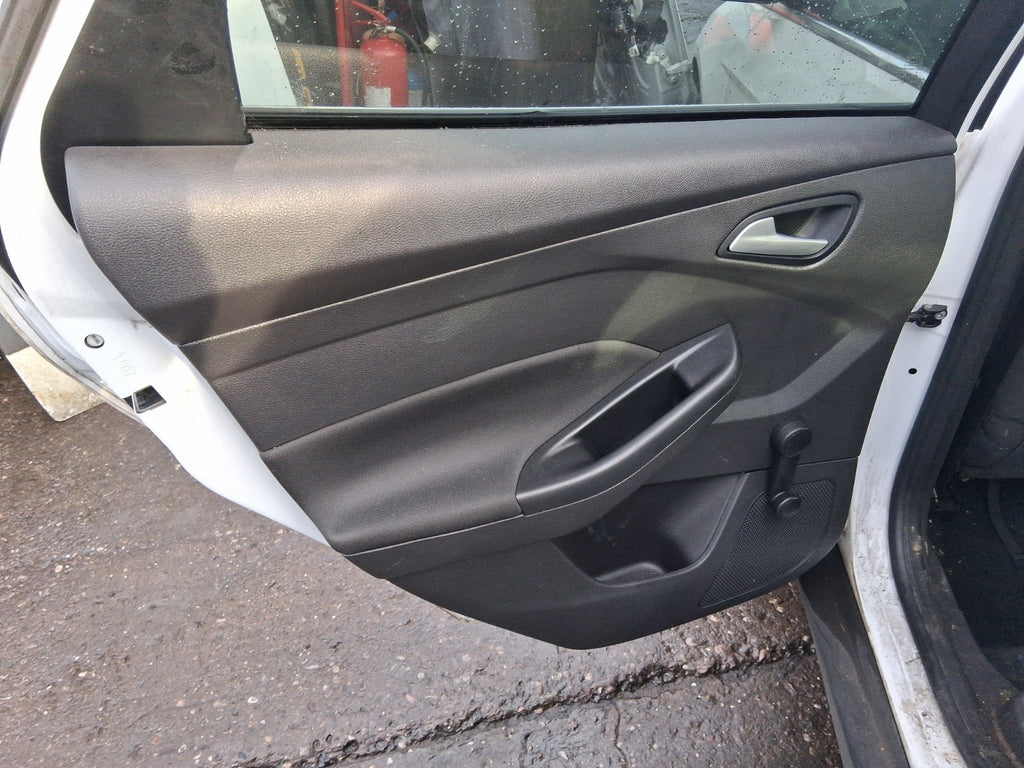 2013 FORD FOCUS MK3 HATCHBACK NSR PASSENGER SIDE REAR COMPLETE DOOR WHITE Z2