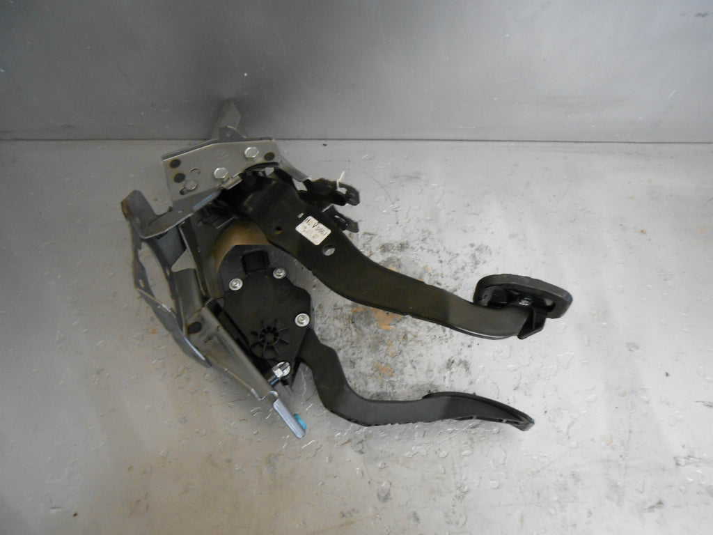 MAZDA 2 2013 1.3 16V ACCELETATOR THROTTLE AND BRAKE PEDAL ASSEMBLY D651