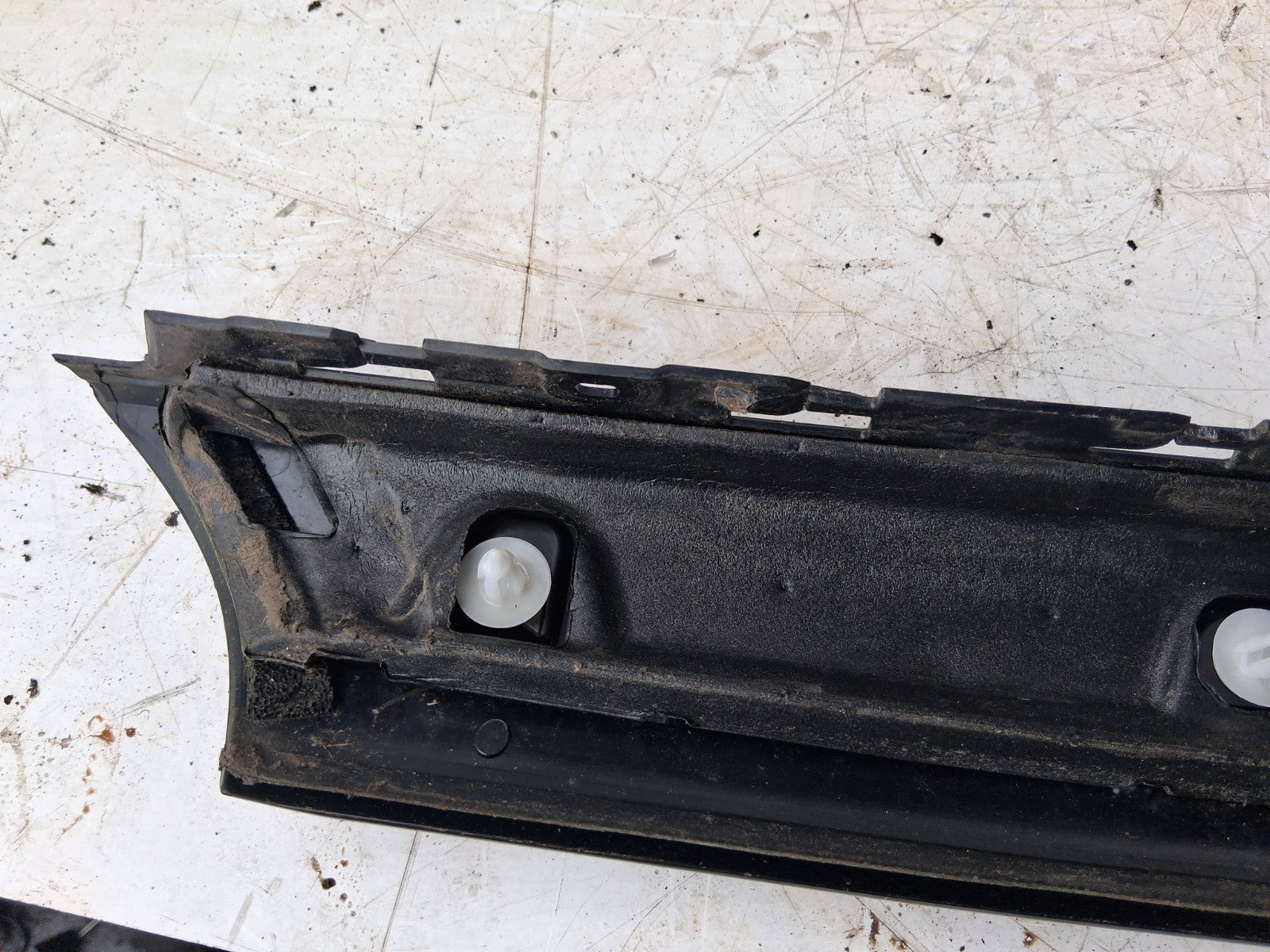 2021 BMW MINI COUNTRYMAN F60 OSF DRIVER SIDE FRONT RIGHT A PILLAR TRIM 7390104