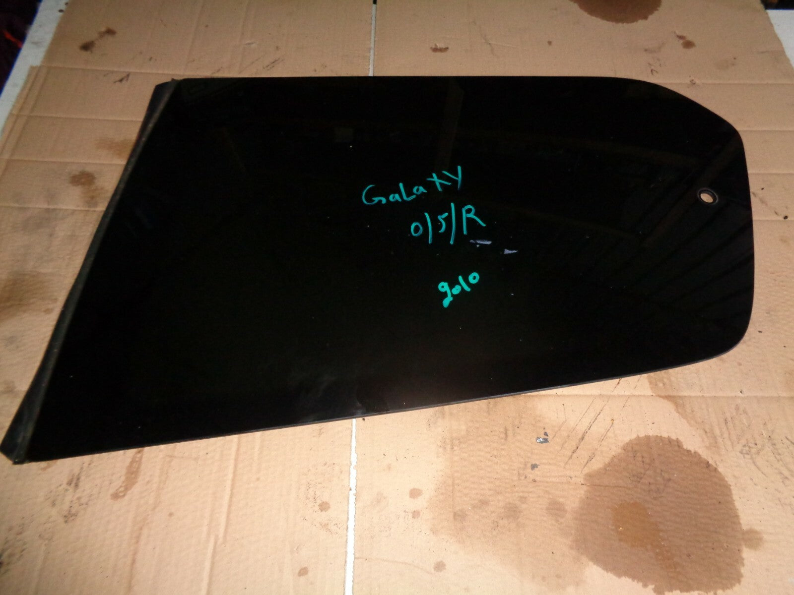 FORD GALAXY 2010 OSR DRIVER SIDE REAR DOOR QUARTER PANEL WINDOW GLASS