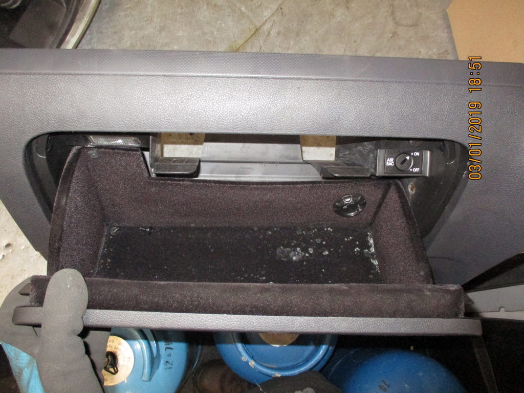 VW VOLKSWAGEN GOLF 1K MK5 GLOVE BOX STORAGE COMPARTMENT 1K2857290