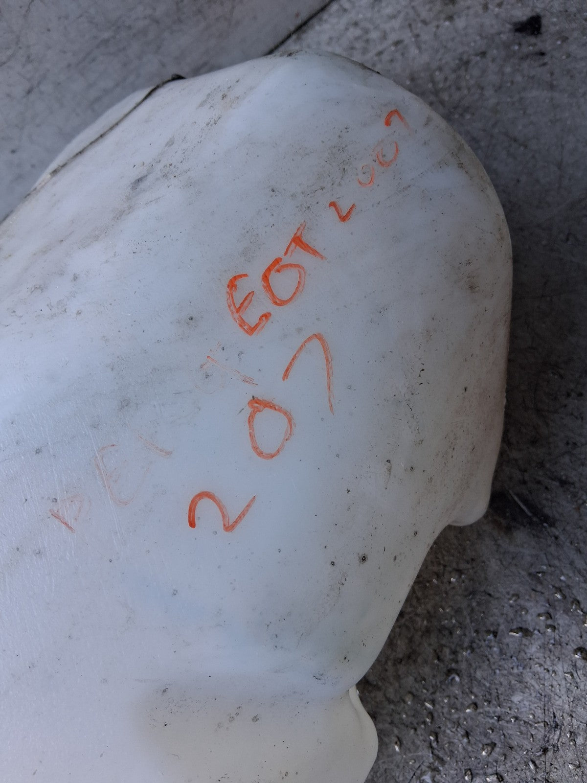 PEUGEOT 207 2009 FRONT WINDSCREEN WASHER BOTTLE TANK 9648337580
