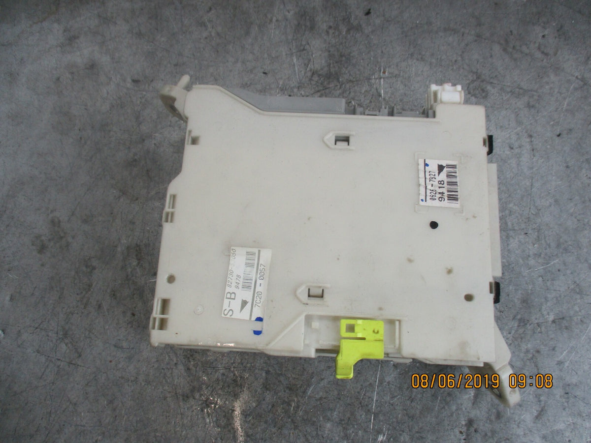 LEXUS IS XE20 INTERIOR FUSE BOX RELAY UNIT 8273053050