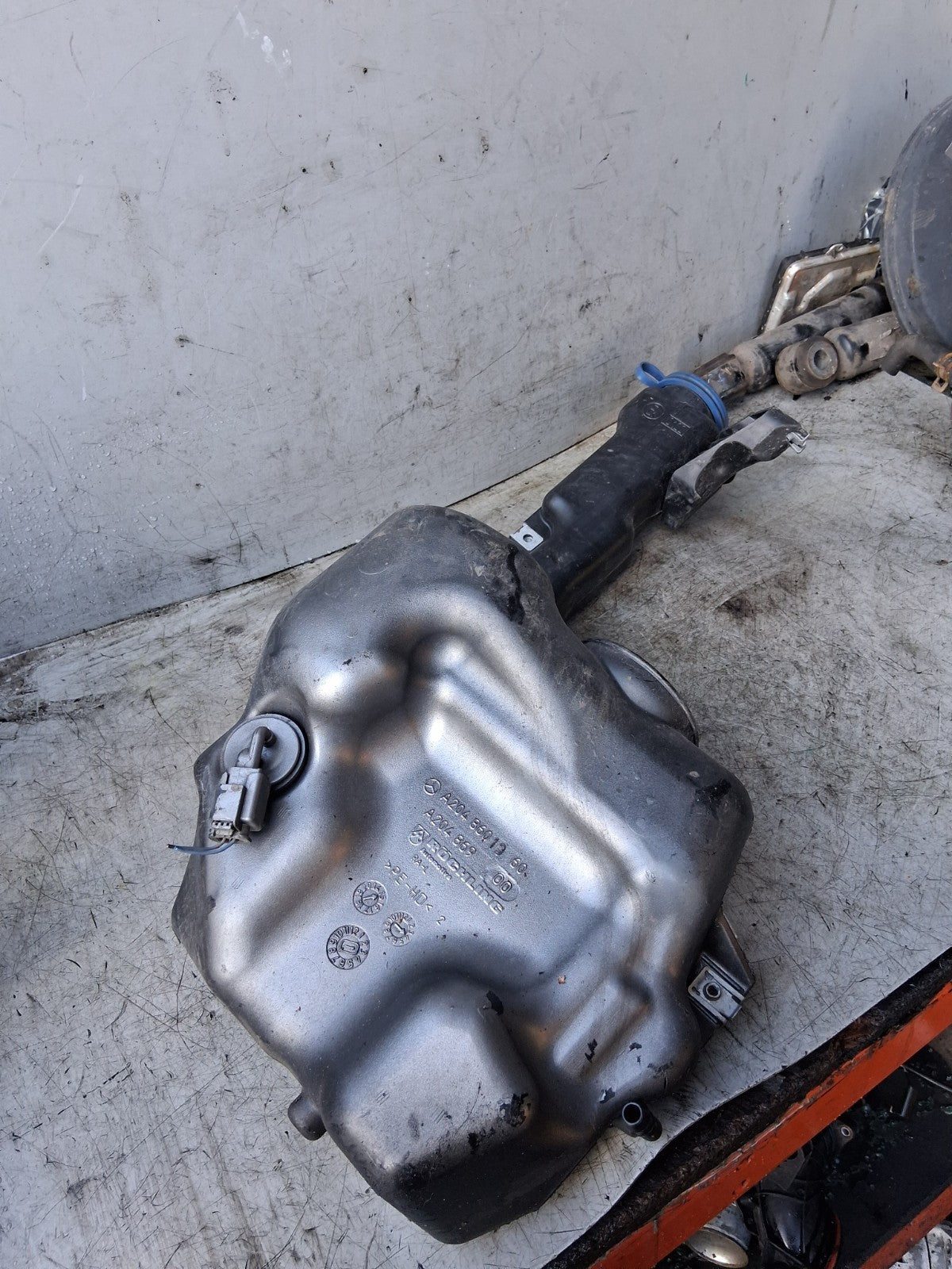 2015 MERCEDES C-CLASS W204 FRONT WINDSCREEN WASHER BOTTLE TANK A2048601360