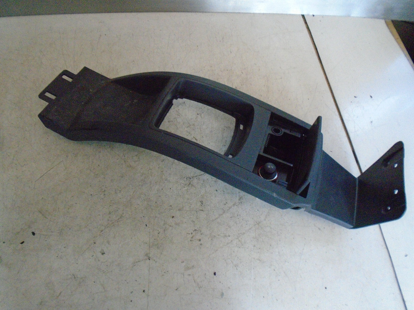 VOLKSWAGEN POLO 2015 MK4 CENTRE CONSOLE GEAR SURROUND CIGARETTE LIGHTER6Q2863284