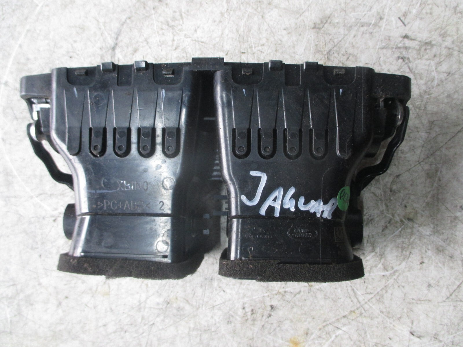 JAGUAR XE X760 2017 REAR CENTRE CONSOLE AIR VENT GJ32014A22AA
