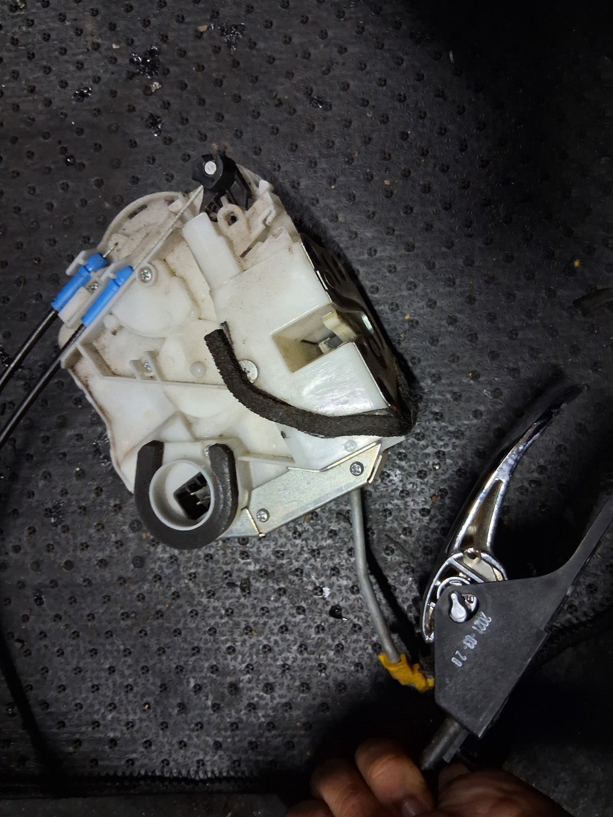 2022 SUZUKI VITARA MK4 NSF PASSENGER SIDE FRONT DOOR LOCK MECHANISM 8220254PB3