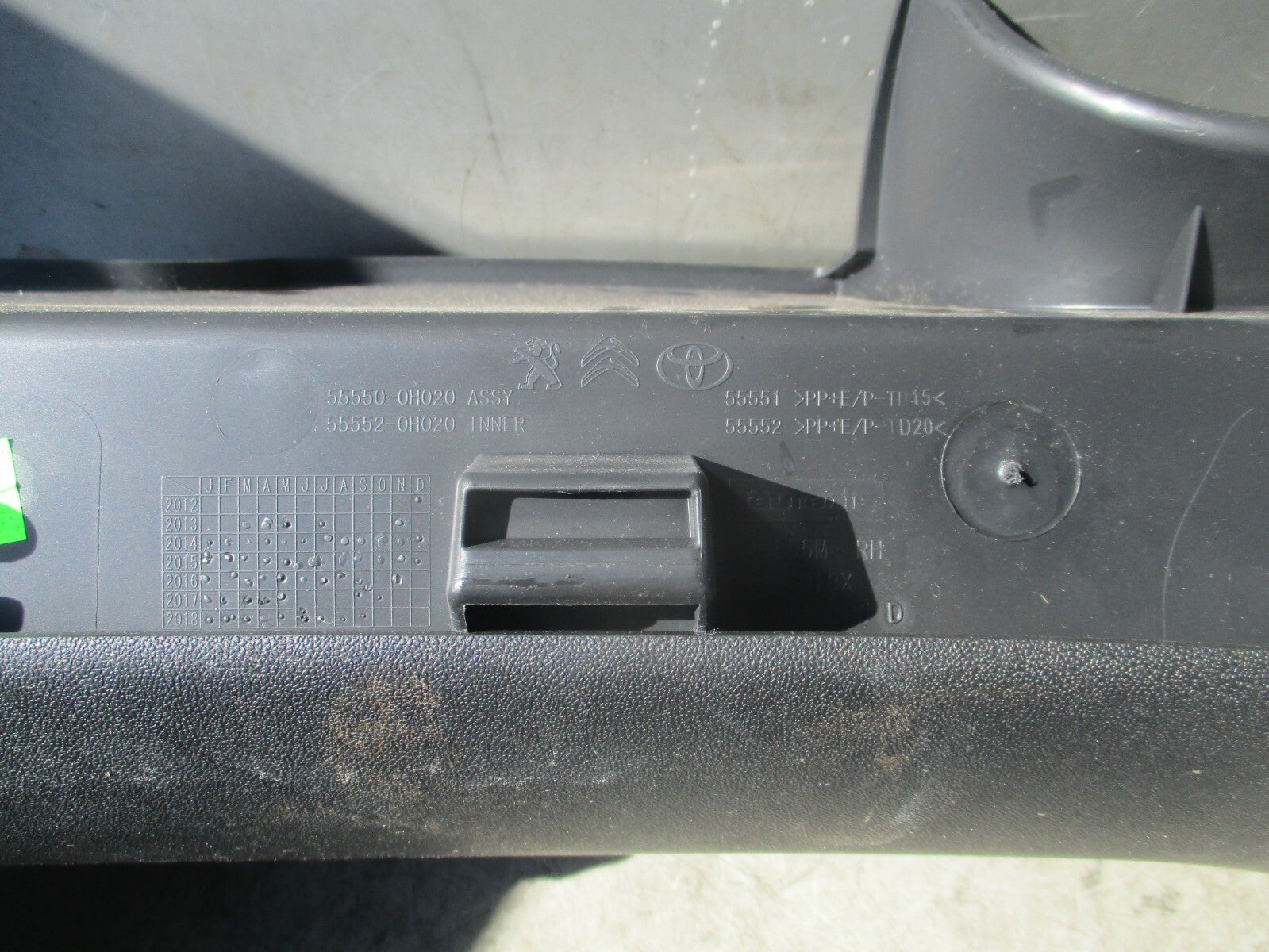 2019 PEUGEOT 108 NSF PASSENGER FRONT GLOVE BOX STORAGE COMPARTMENT 555500H020