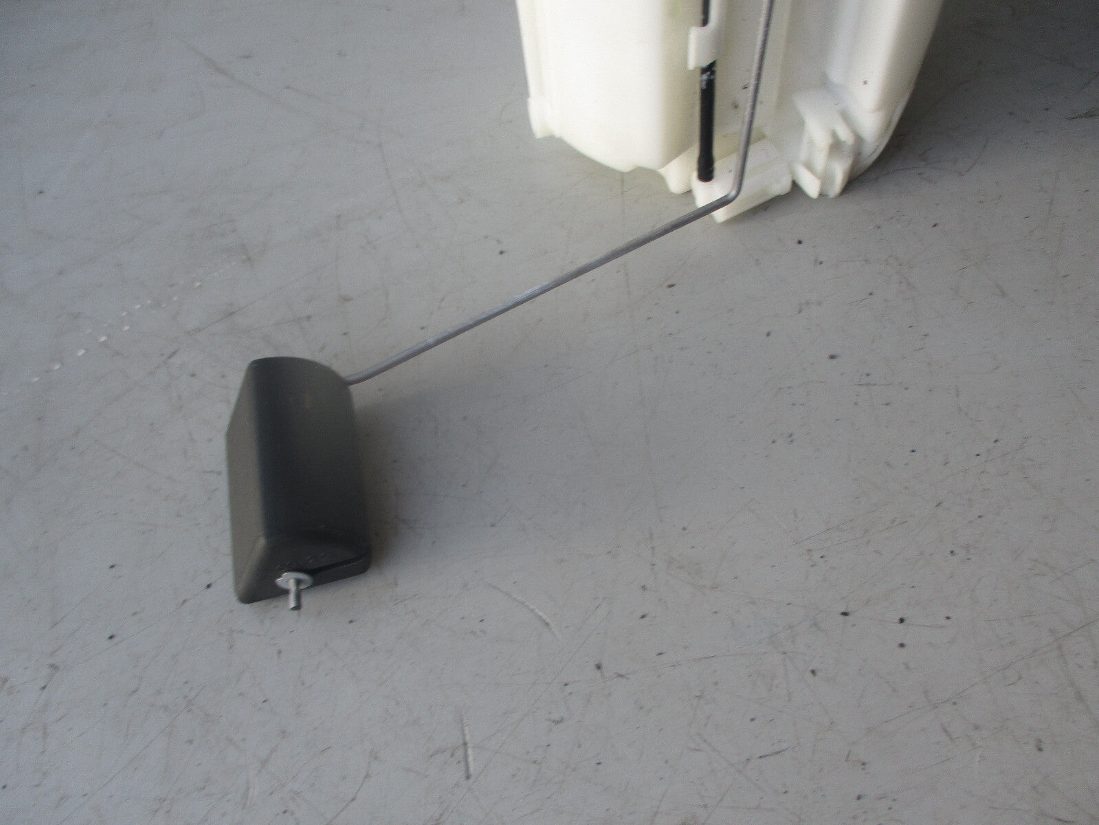 MITSUBISHI ASX 2015 PETROL IN TAKE FUEL PUMP SENDER 1760A156 / 1019620652