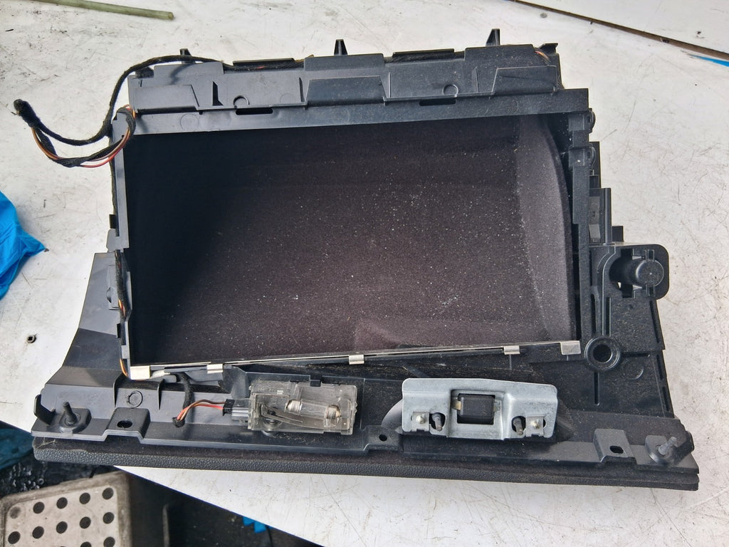 2004 BMW X3 E83 NS PASSENGER STORAGE COMPARTMENT GLOVEBOX
