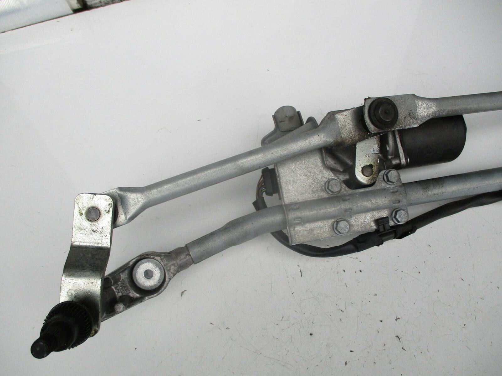 BMW 1 SERIES E87 2006 FRONT WINDSCREEN WIPER MOTOR LINKAGE 719303701 405122