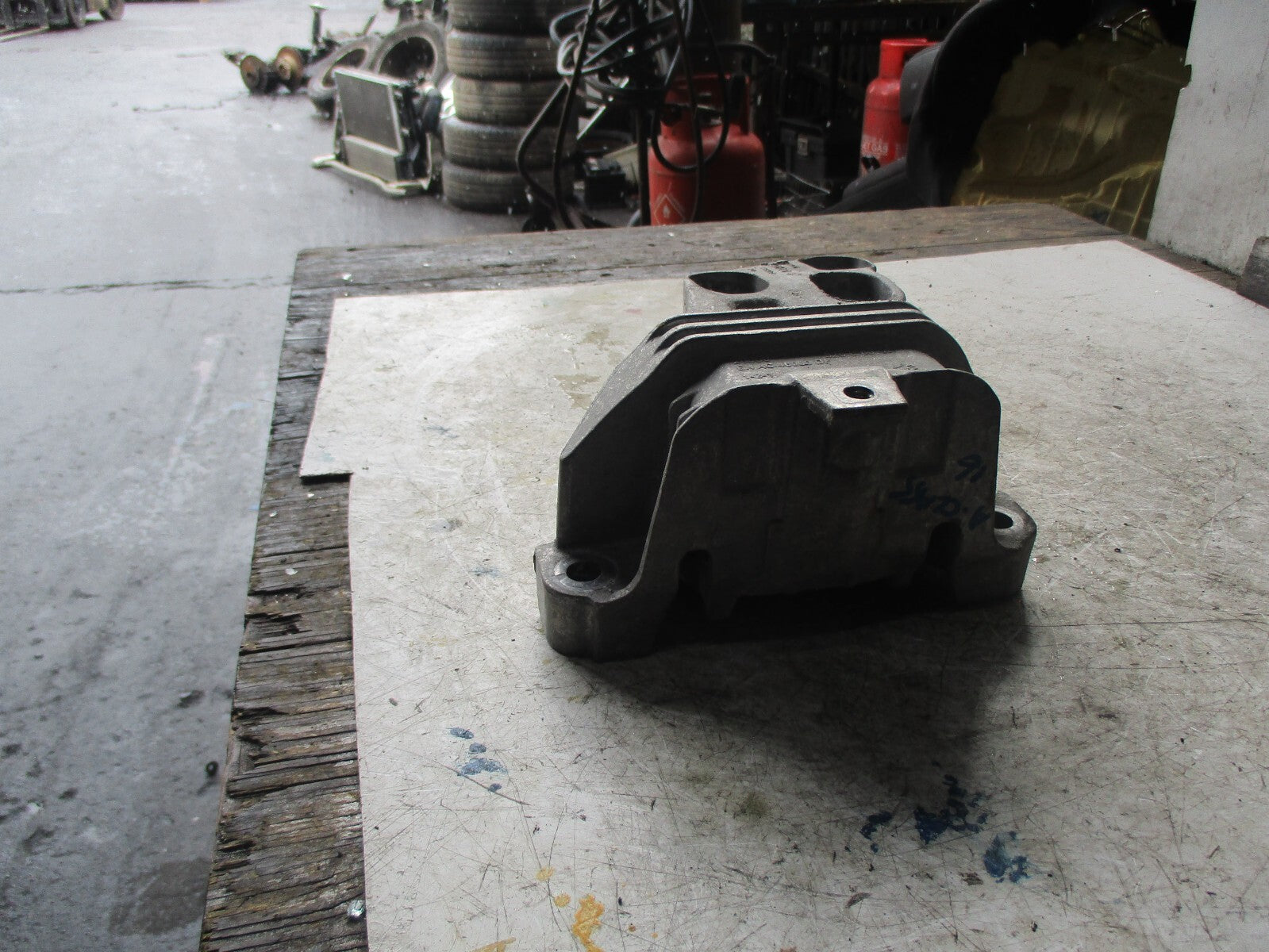 MERCEDES A CLASS 2016 W176 NSF PASSENGER SIDE ENGINE MOUNT A2462400217