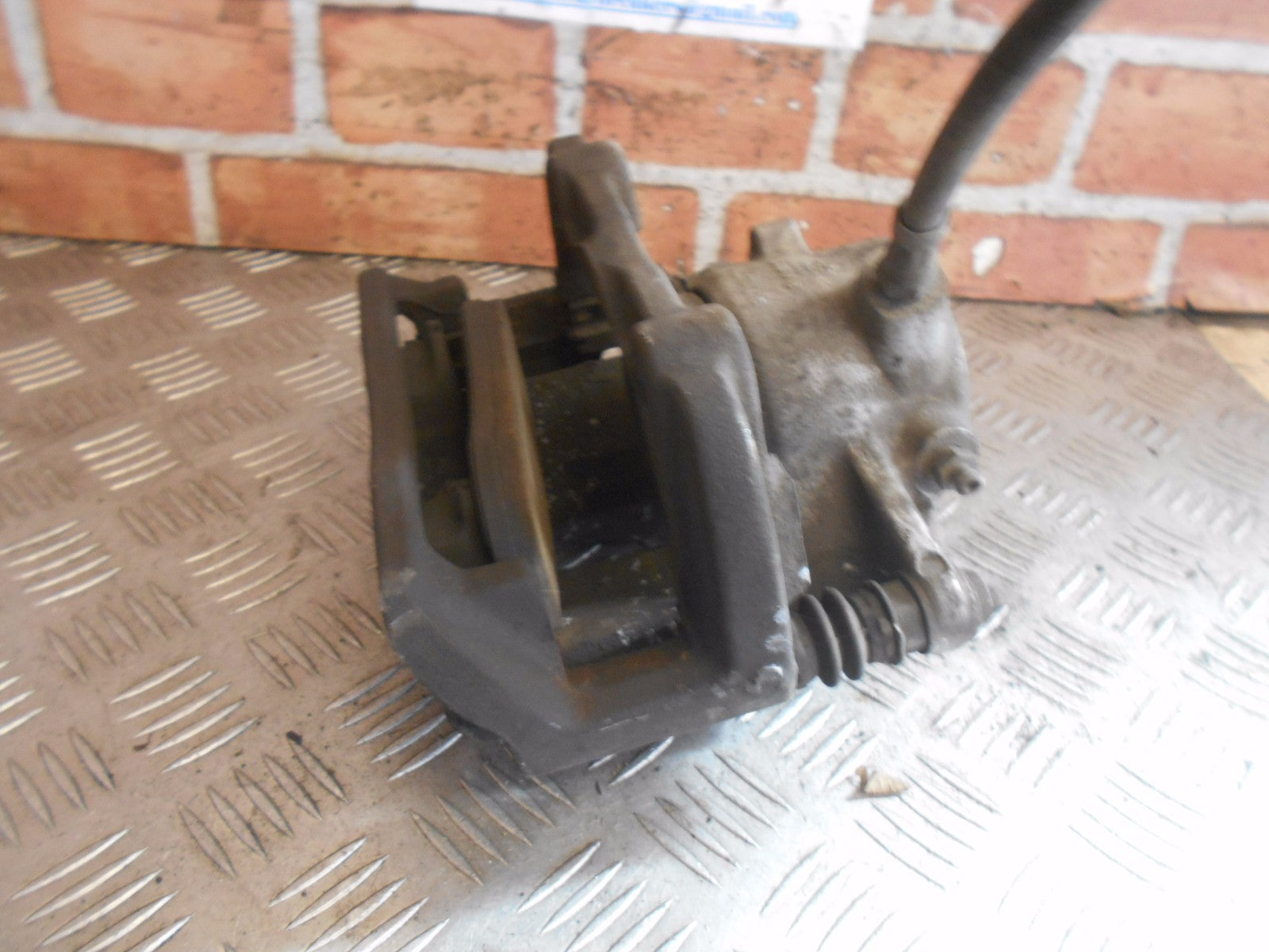MERCEDES C CLASS S204 2013 C220 CDI NSF PASSENGER SIDE FRONT BRAKE CALIPER TRW