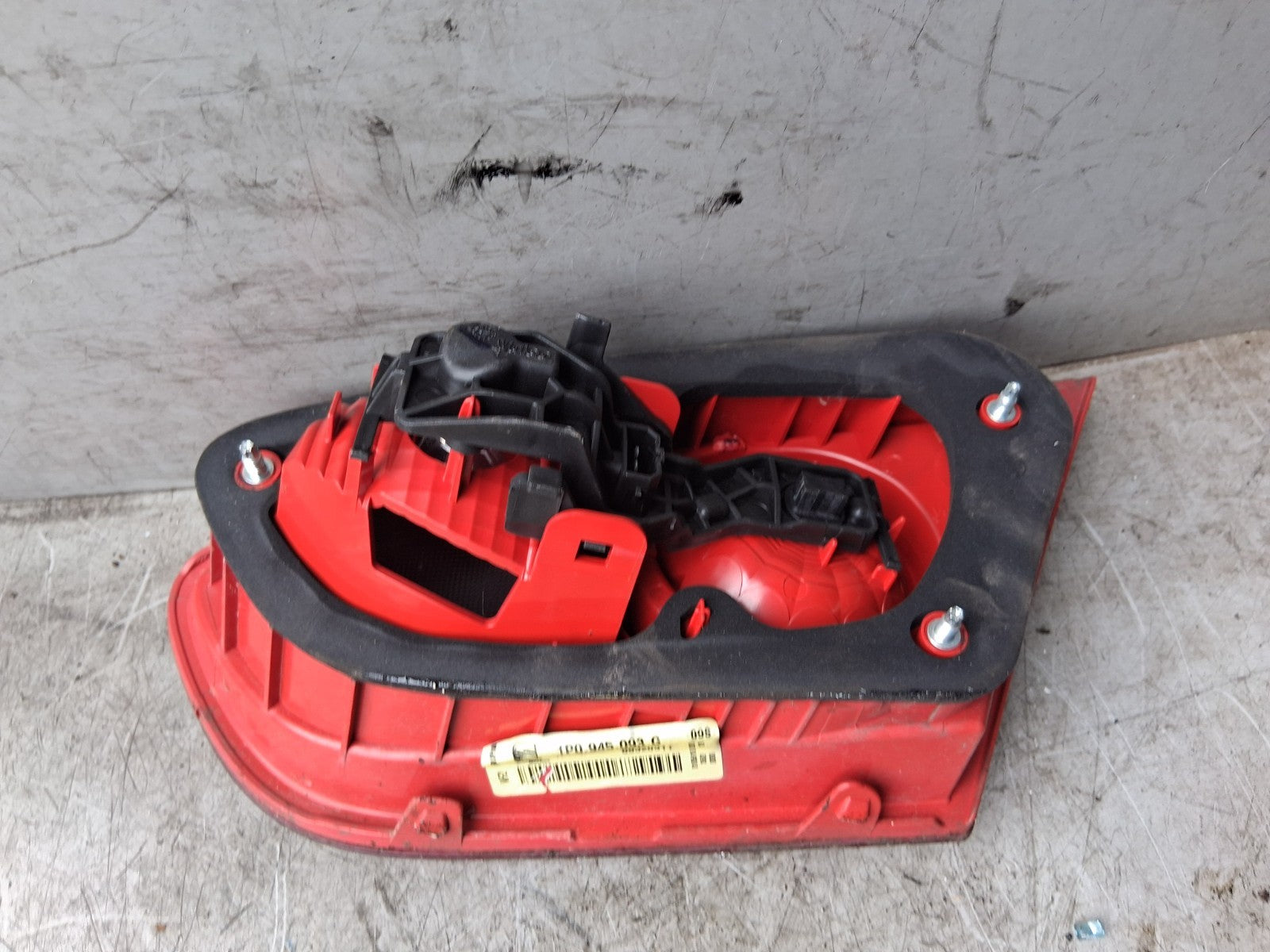2010 SEAT LEON MK2 FACELIFT NSR PASSENGER SIDE REAR INNER TAIL LGHT 1P0945093G