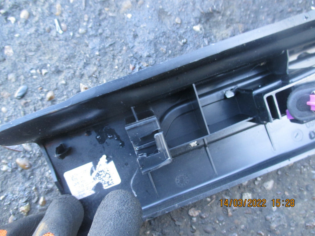 JAGUAR XE 2019 PASSENGER SIDE FRONT SILL COVER KICK TRIM GX73-13201-E R DYNAMIC