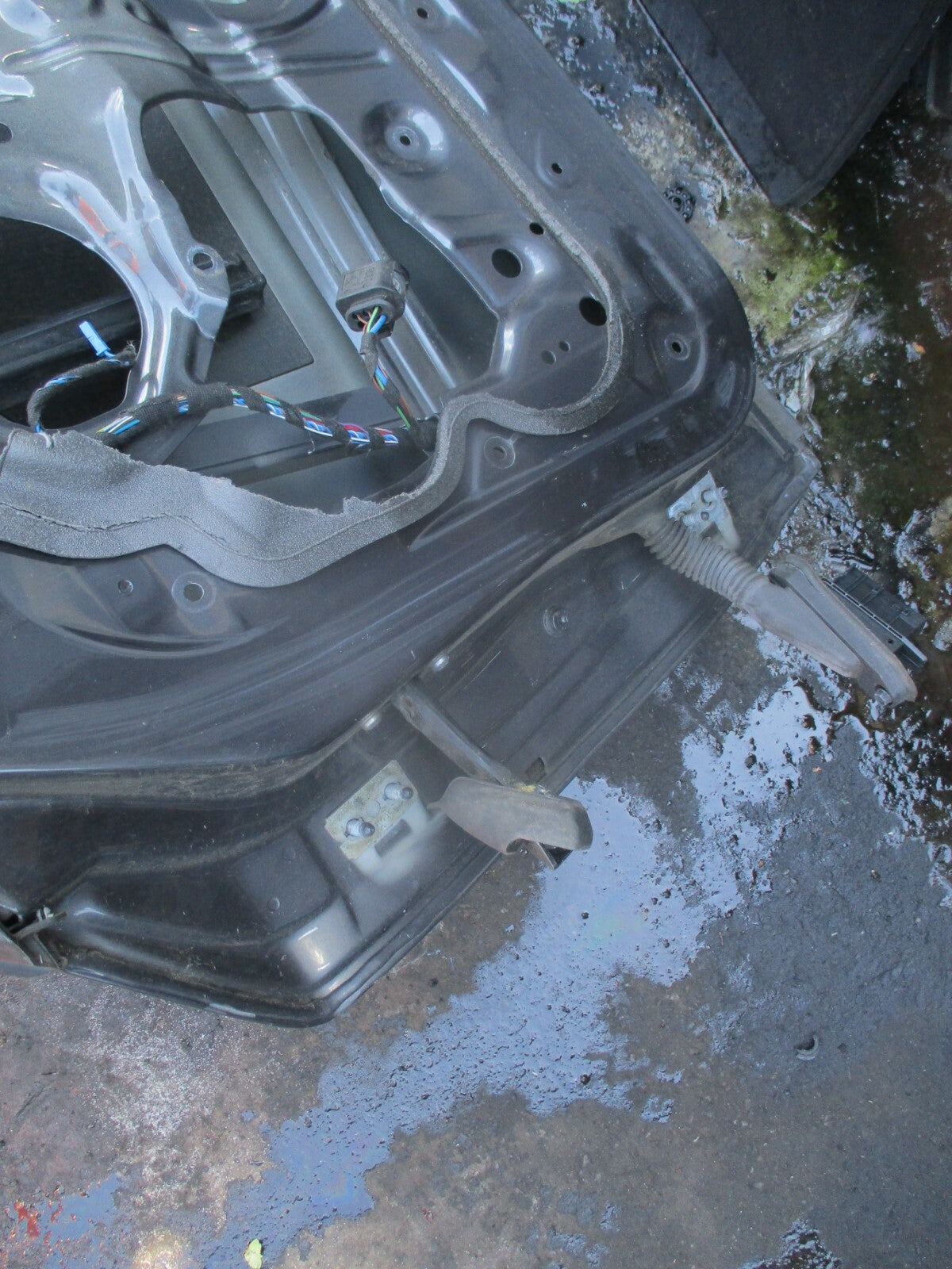 BMW 1 SERIES E87 2006 BARE OSF DRIVER SIDE FRONT DOOR SHELL FRAME GREY
